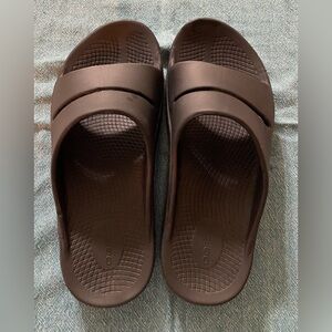 OOFOS Recovery Footwear NWOT